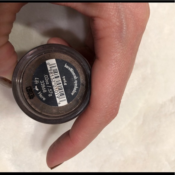 Bare Essentials eyeshadow in Twig - Picture 3 of 3